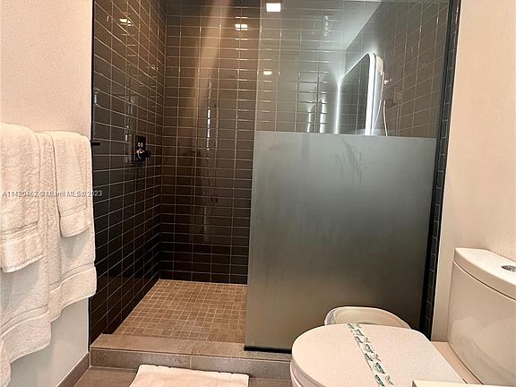 4th image of 227 NE 2nd St #2612