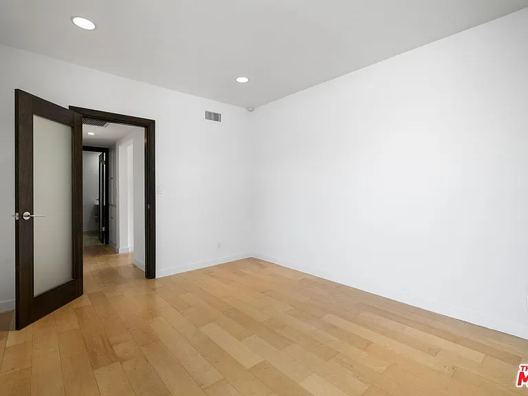 8550 Holloway Dr #405 — Photo 16