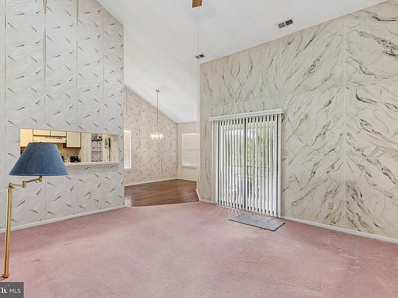 3rd image of 317 Georgia Ct