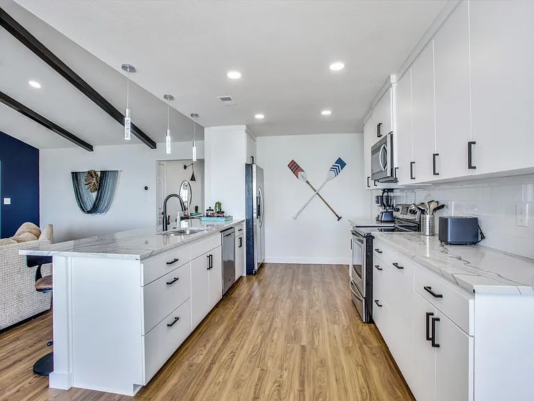 217 Scenic Dr — Photo 2