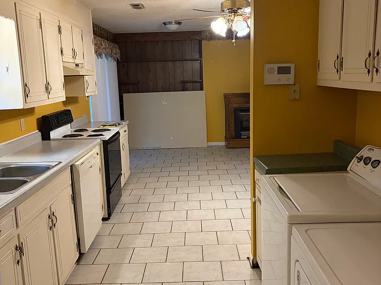 1108 Patty Dr — Photo 2