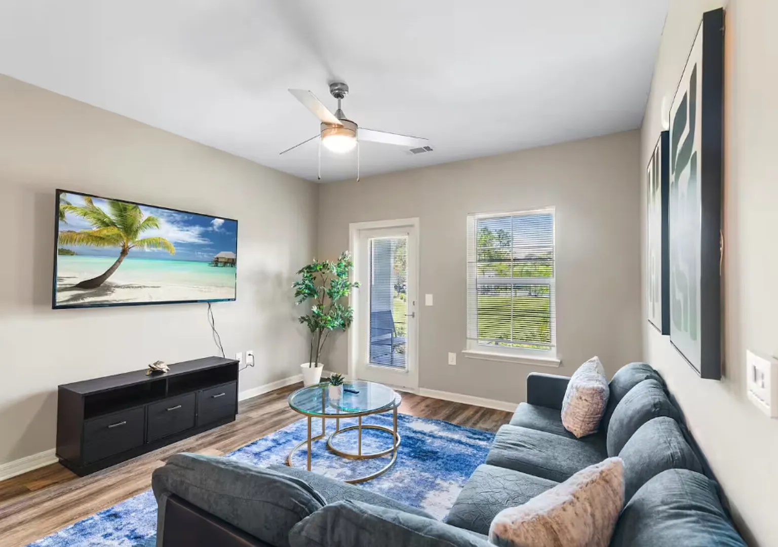 Luxe 1st Flr Condo: Dive, Rest, Explore. — Photo 2