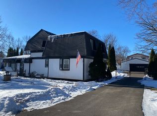 72 Clover Dr, Crystal Lake, IL 60014