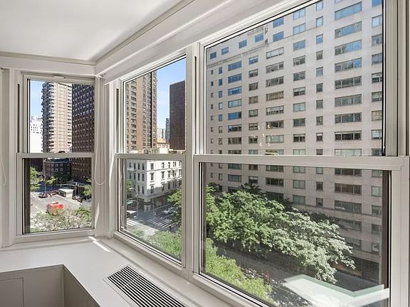 4th image of 176 E 71st St APT 7E