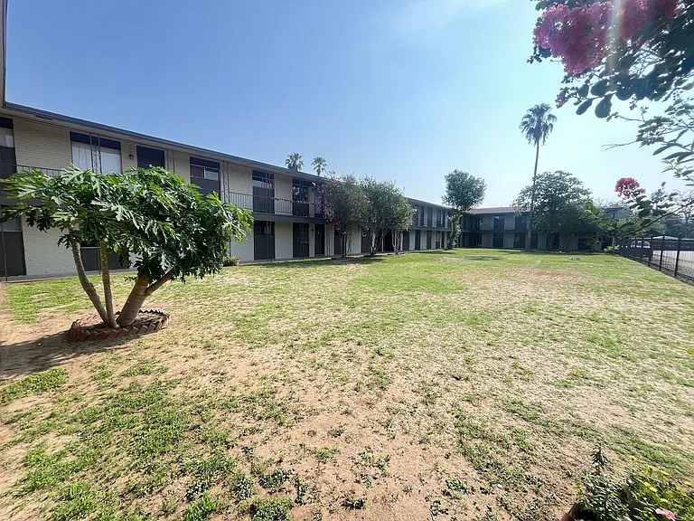 Retama Apartments — Photo 3