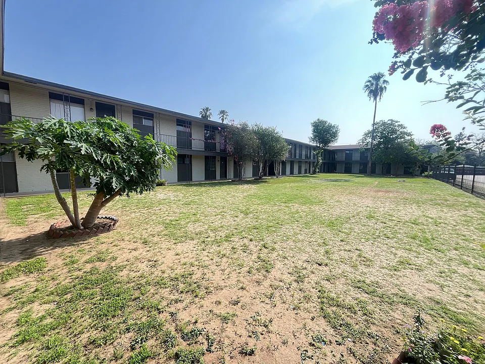 Building Photo 4