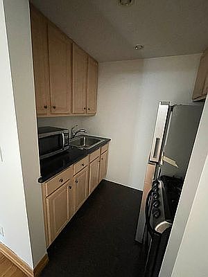 4th image of 25 Avenue C APT 3
