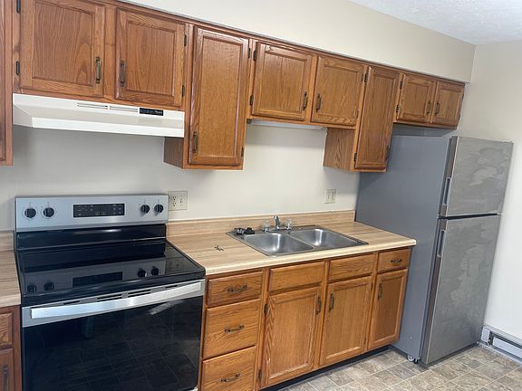 2nd image of 700 Larch St APT B