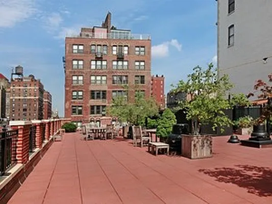 Sold by Level Group | media 15