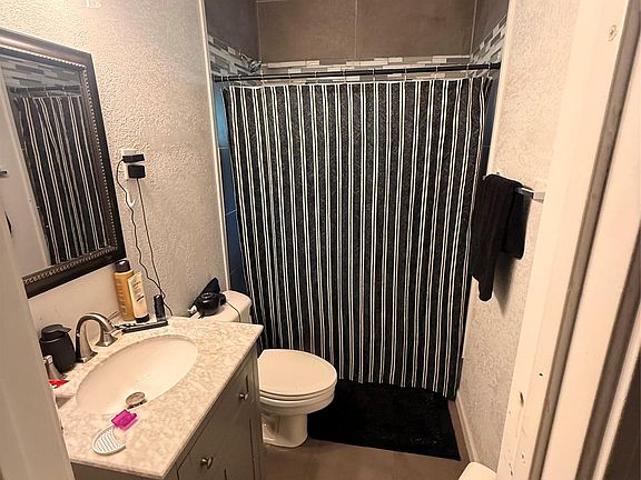 5th image of 907 Attas Ave