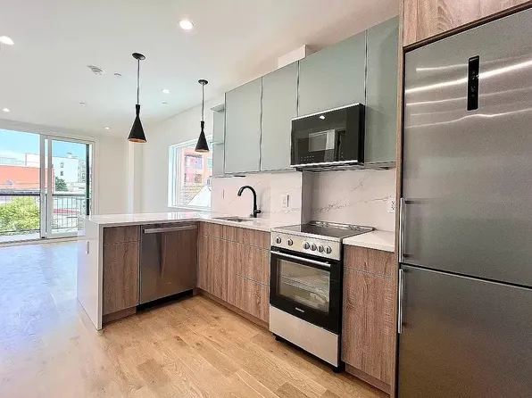 27-10 Crescent Street image 1 of 15