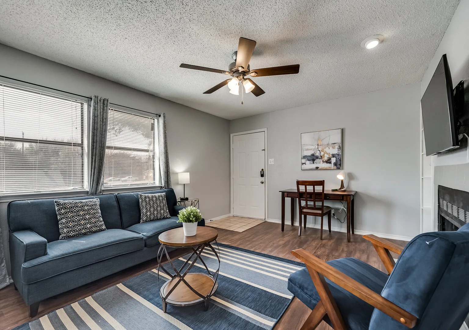I47 World Cup Stay - 18 min to AT&T - Sleeps 2 - Public Transit — Photo 3