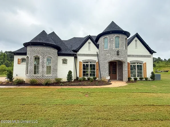 206 Poplar Ln, Holly Springs, MS 38635
