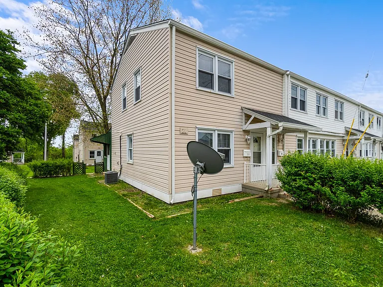 4 Midland Heights Cir #C — Photo 19