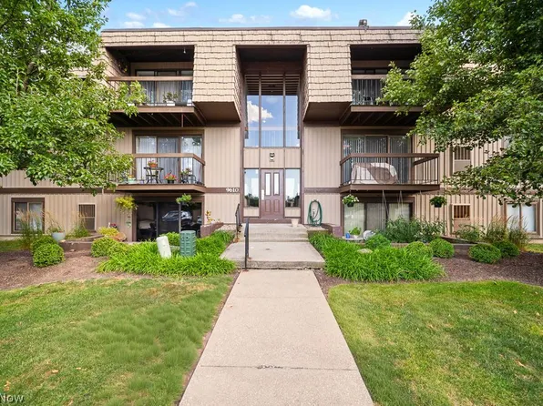 9610 Cove Dr Unit 19B, North Royalton, OH 44133