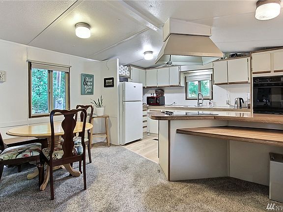 4th image of 9707 Mariner Dr NW