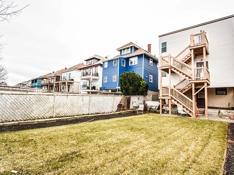Saratoga St — Photo 8
