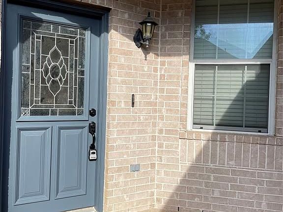 3rd image of 2907 Meadowglen Crst