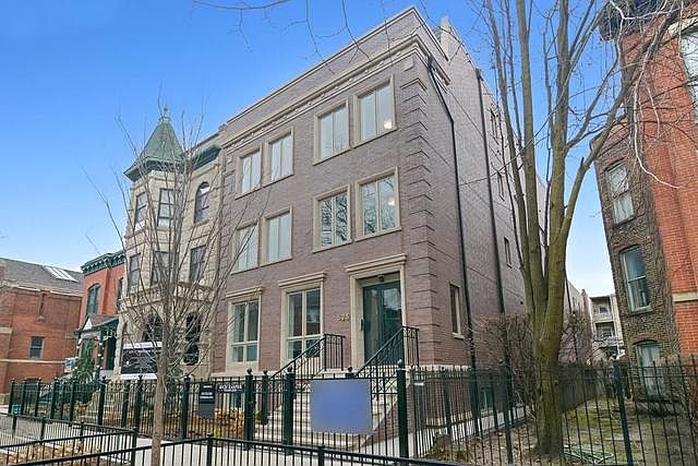 1st image of 623 W Wellington Ave Unit 3