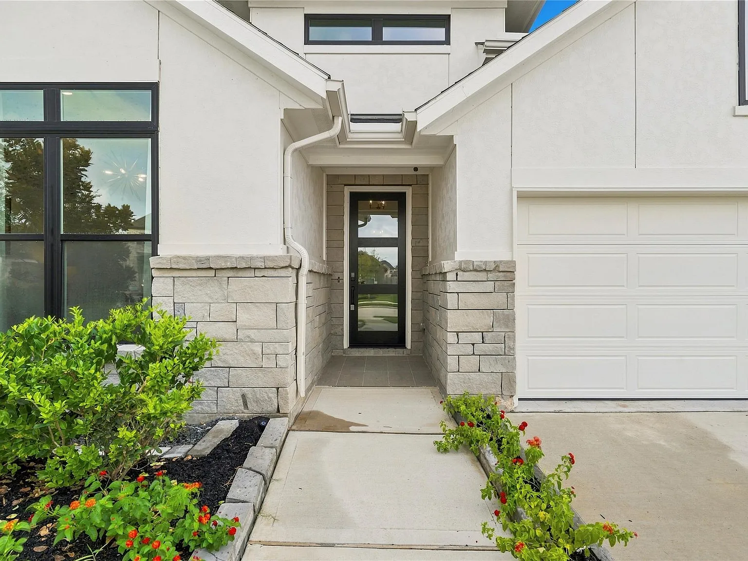 4 bed, 3.0 bath, 2655 sqft, $4,100 — Photo 4