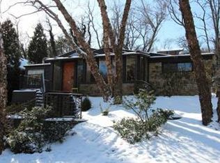 6740 Forest Glen Rd, Pittsburgh, PA 15217