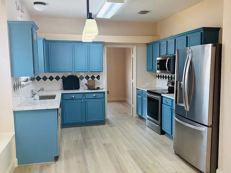 313 Broadmoor Dr — Photo 5