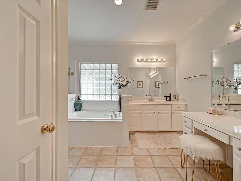 5917 Dolores St #D — Photo 20
