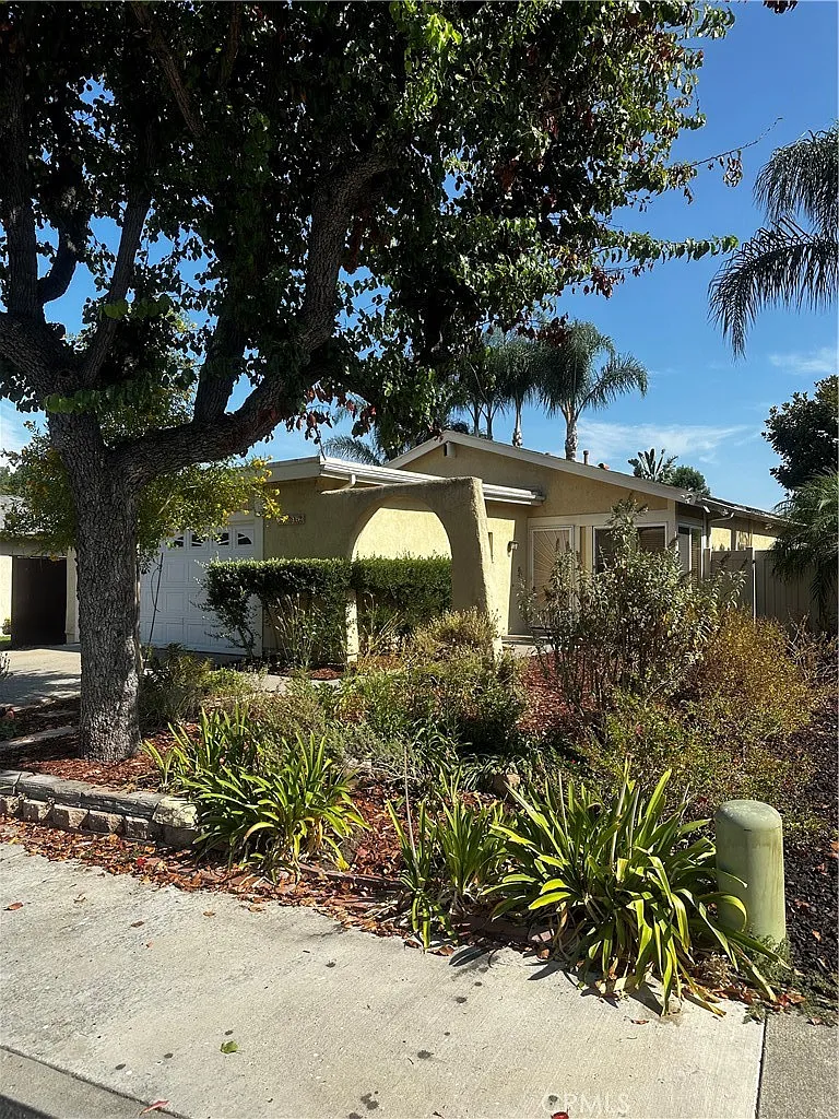 4 bed, 1500 sqft, $4,200 — Photo 2