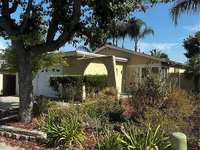 27312 Osuna — Photo 2