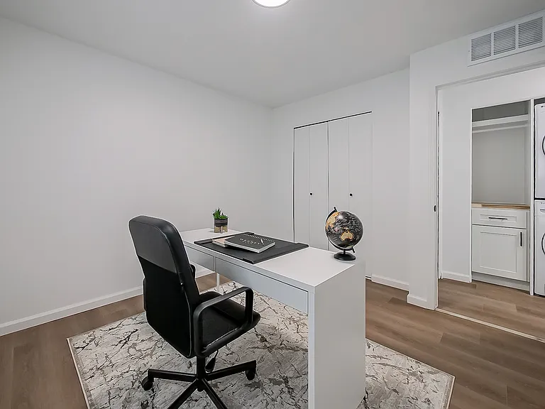All New Luxury Living In Plymouth — Photo 87