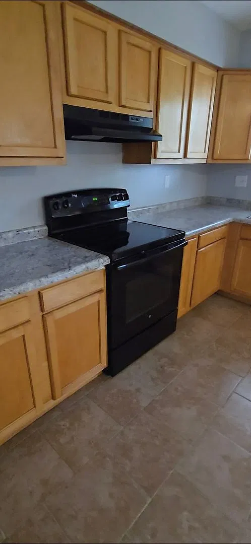 Townhome, 3br, 1.5ba — Photo 3