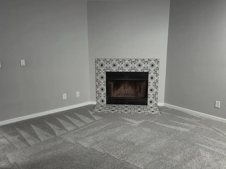 Renovated Townhomes in Alderwood Area — Photo 6