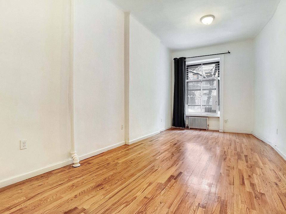 1st image of 208 W 80th St Front 1