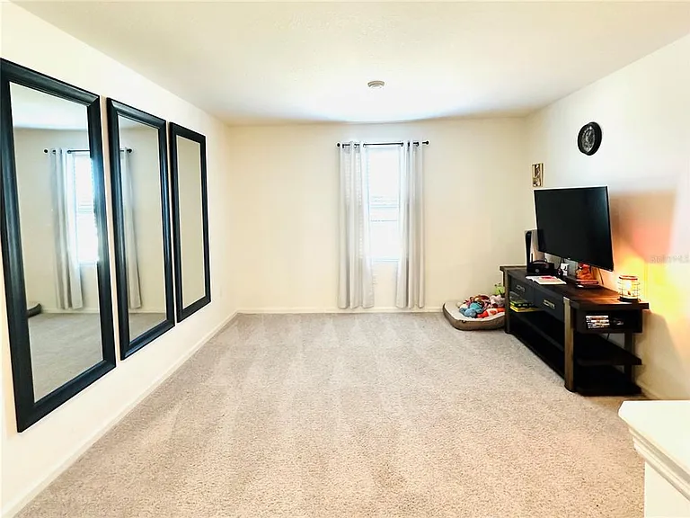 1053 Ambleside Dr — Photo 16