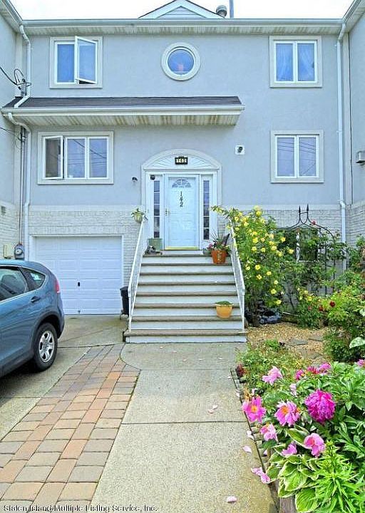 1st image of 142 Baden Pl