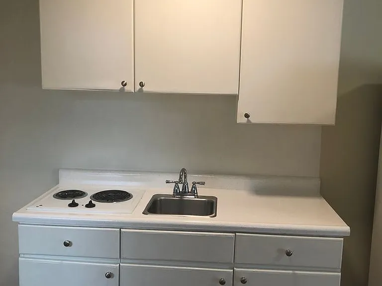 Park Granada Apartments — Photo 7