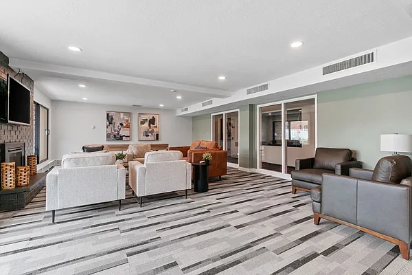 Shelard Village Apartments — Photo 32