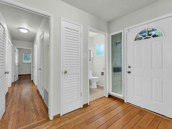 4th image of 8425 Pioneer Dr