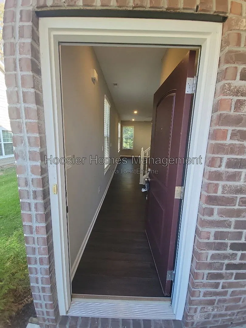 3 bed, 2.5 bath, 1700 sqft, $2,000 — Photo 3