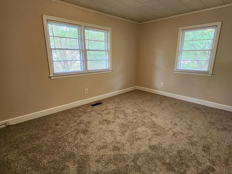 400 Roxie Ave — Photo 13