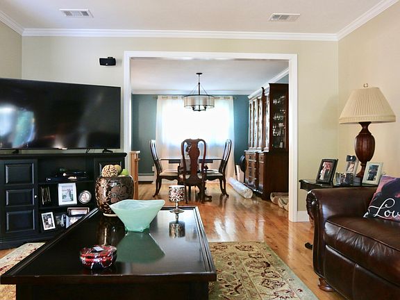 2nd image of 163 Tanglewood Dr