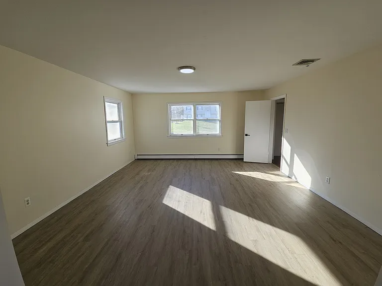 13 Regina Dr — Photo 15
