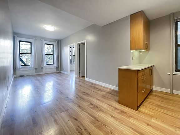 5th image of 338 E 67th St APT 16
