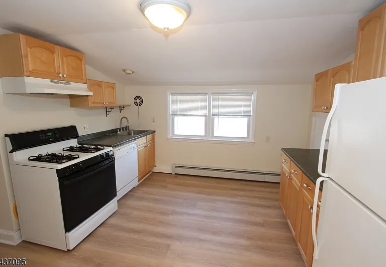 74 Alexandria Ave — Photo 5