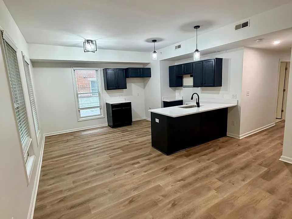 10639 Meeting St #203