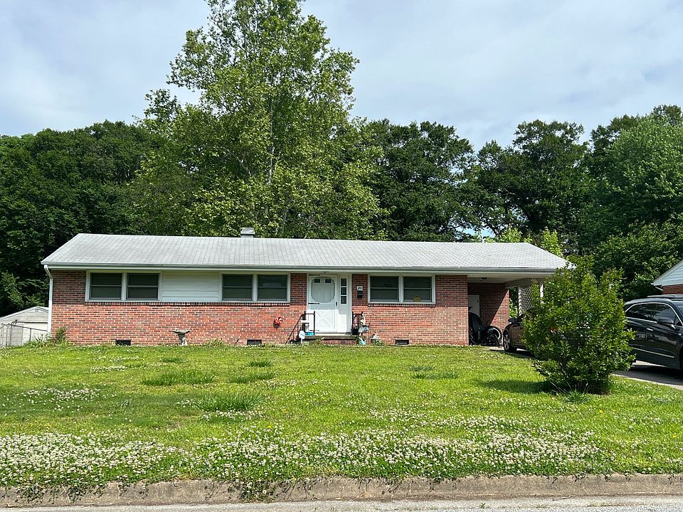 1st image of 20 Edgemoor Dr