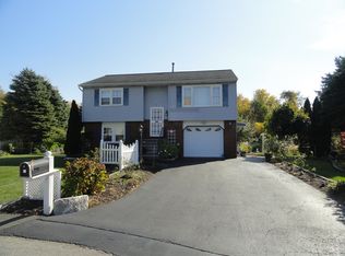 42 Dowling Rd, Albany, NY 12205