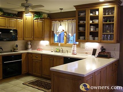 K Maple cabnts, Corian, convctn oven, Congolium DuraStone floor