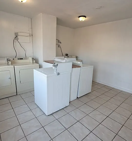 306 Larson Ct #11 — Photo 8