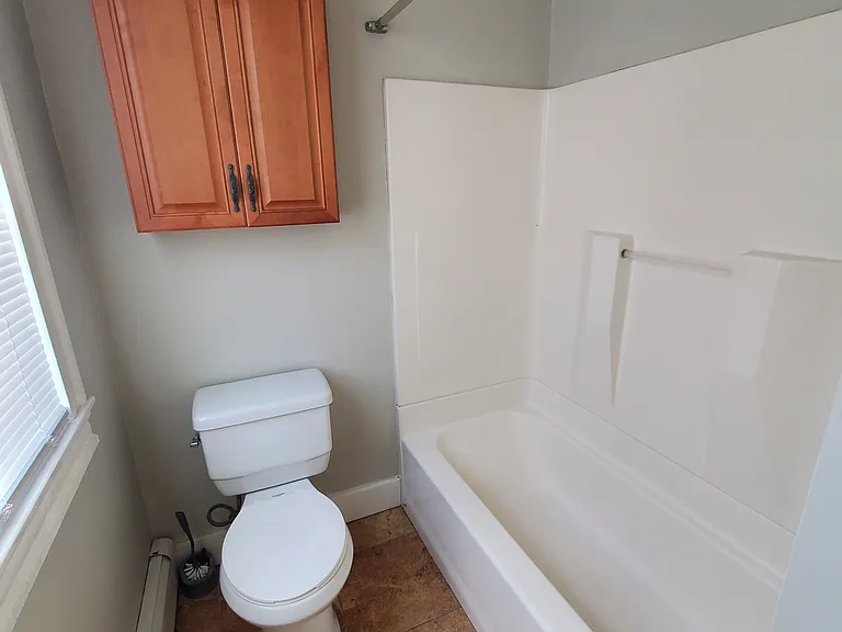 104-106 Hutchinson St #1 — Photo 7